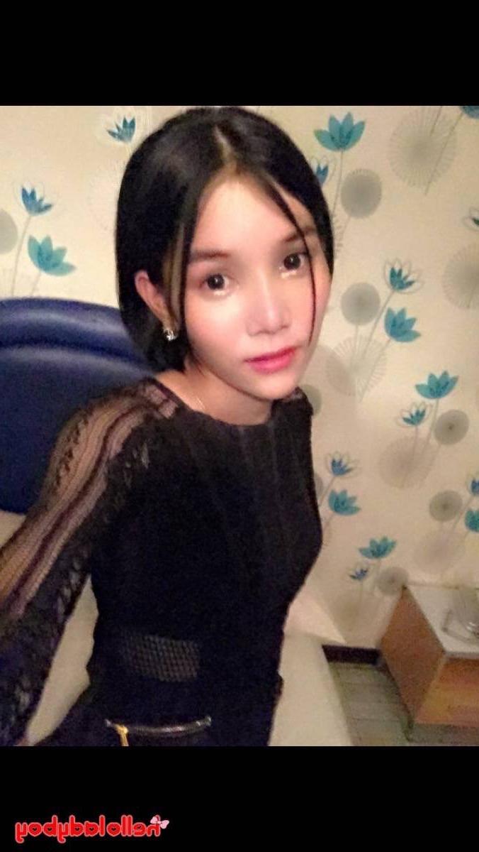 20P Ladyboy de cabelos negros posando com suas roupas fofas em sua compilação