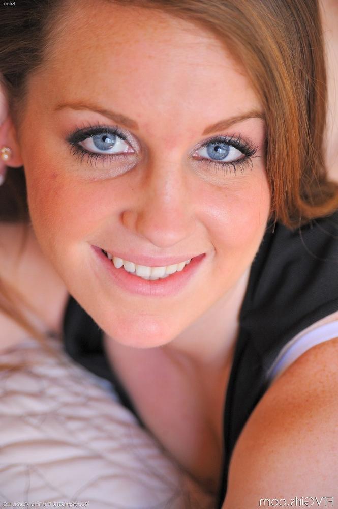 15P Sexy redhead clothed girl with cute face & no panties showing her hot pussy