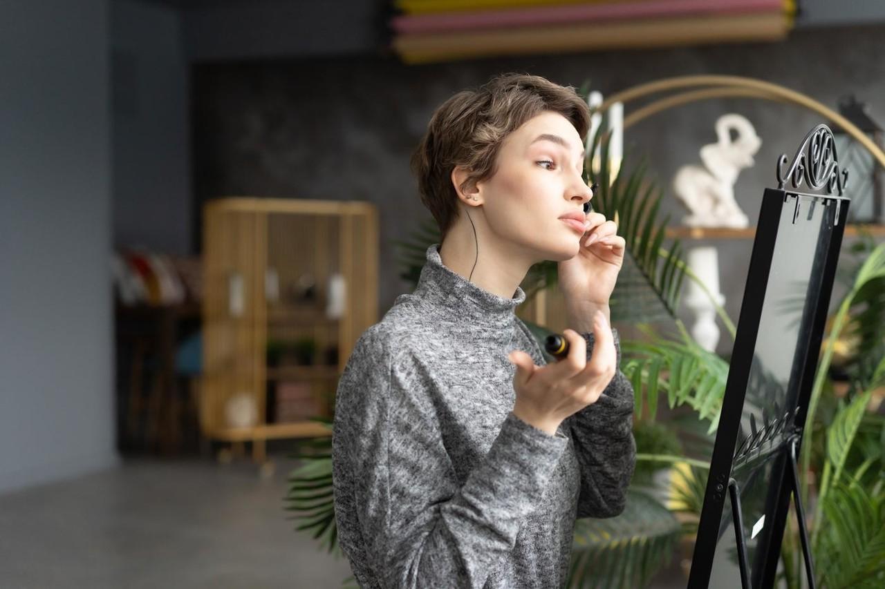 20P La beauté glamour Valentina pose de manière séduisante dans sa compilation solo.