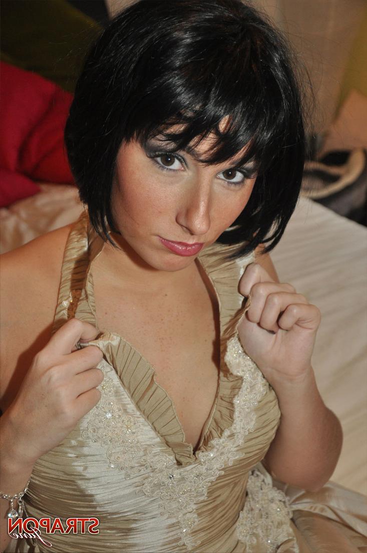 15P Strapon Jane Naked Gallery