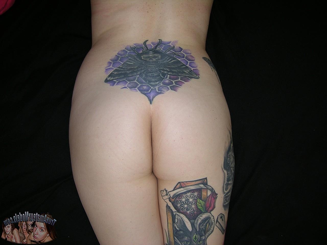 16P Tattooed MILF Whitney masturbates with a sex toy during solo action