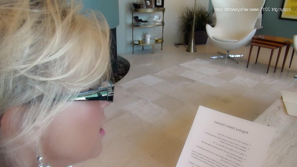 16P Ama de casa madura tetona sandra otterson juega con sus impresionantes tetas