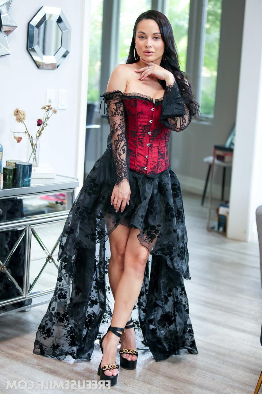 20P Stunning MILF Reagan Foxx and two pornstars share a dick in goth outfits