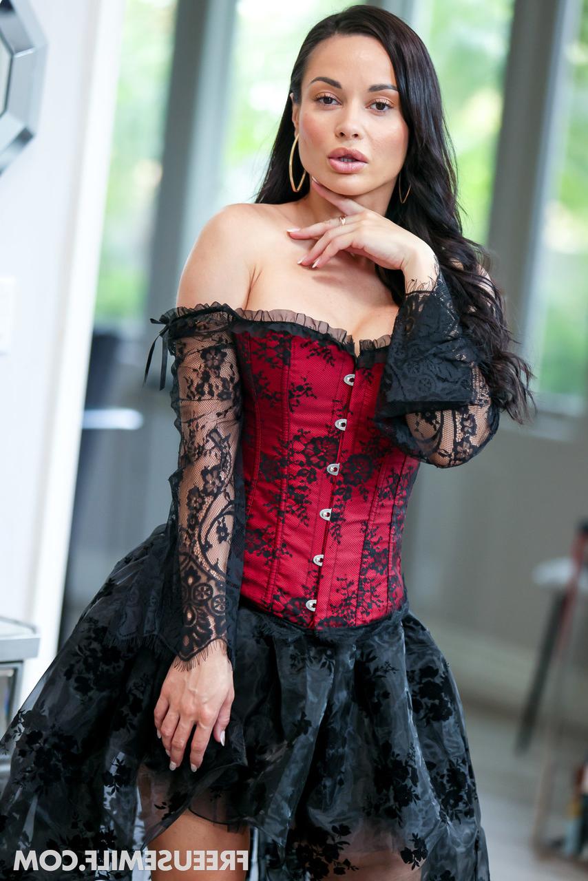 20P Stunning MILF Reagan Foxx and two pornstars share a dick in goth outfits