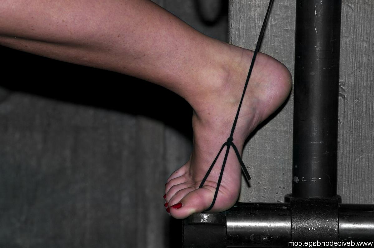 17P Brunette slave was chained to a column and punished with pins and sex machine