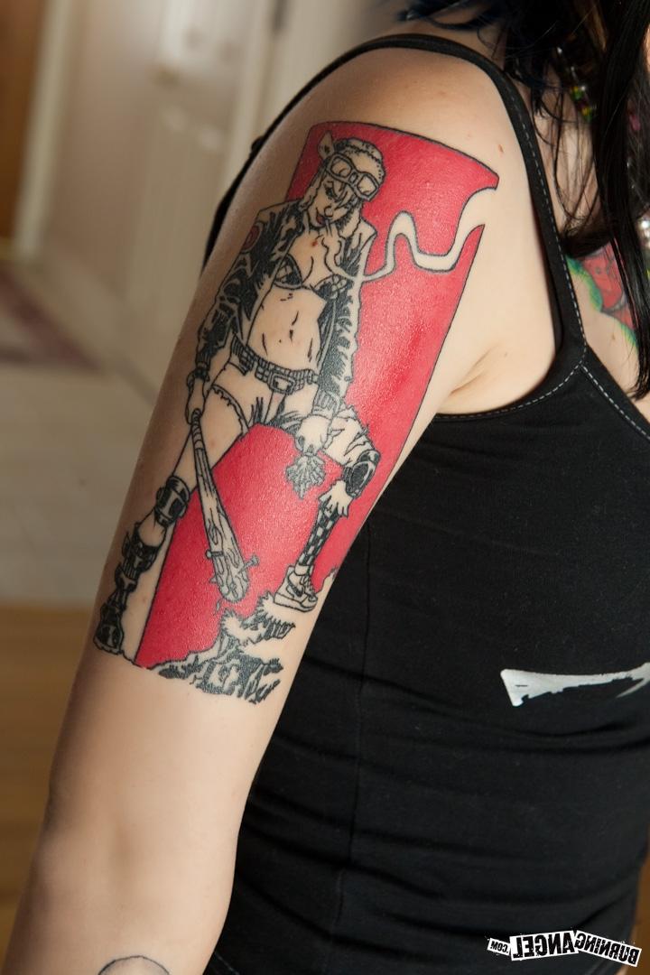 17P Dangerously hot babe Tara Toxic touches herself as she reveals her inked body