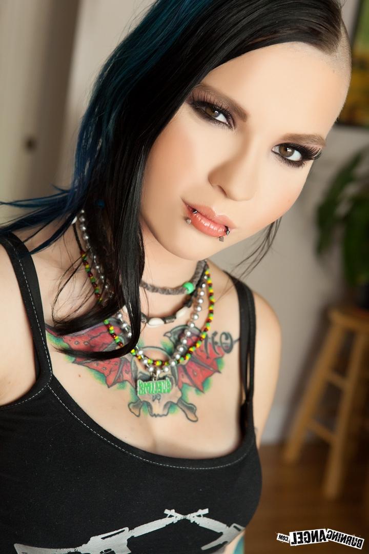 17P Dangerously hot babe Tara Toxic touches herself as she reveals her inked body