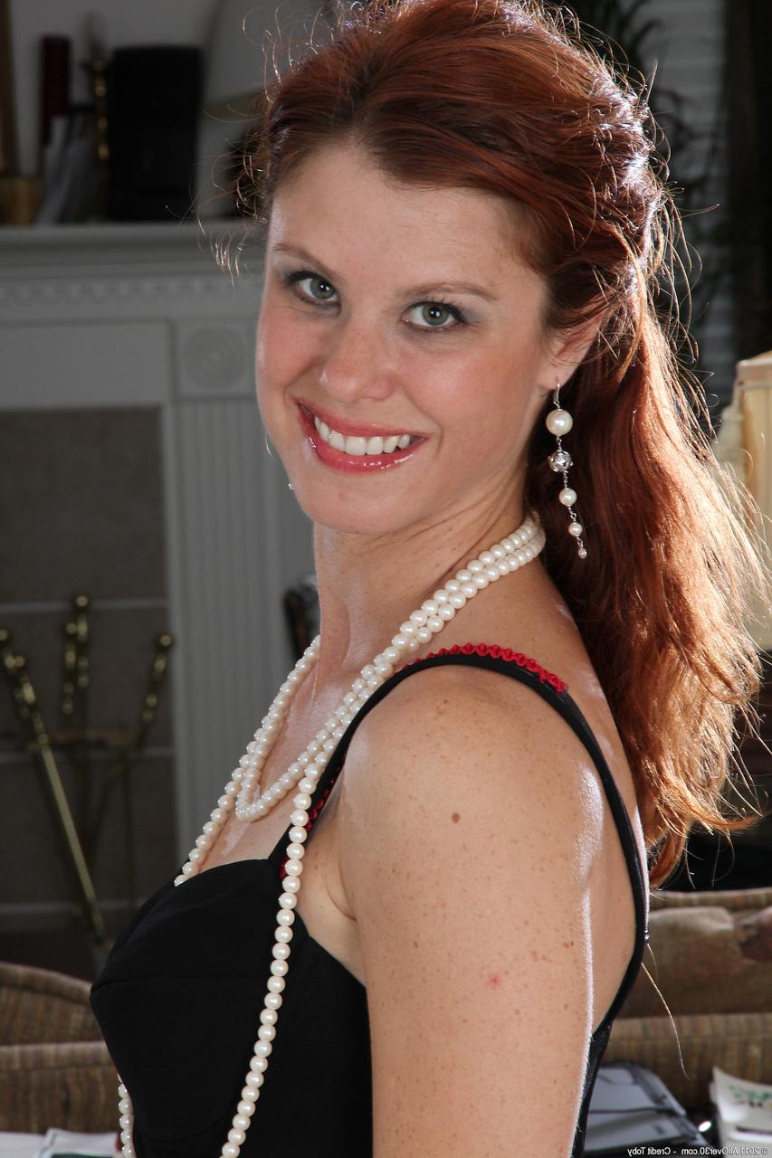 20P Mature Jessica Adams peels her gown, spreads her legs & teases with her pearls