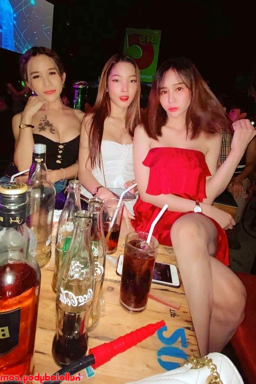 20P Hallo Ladyboy