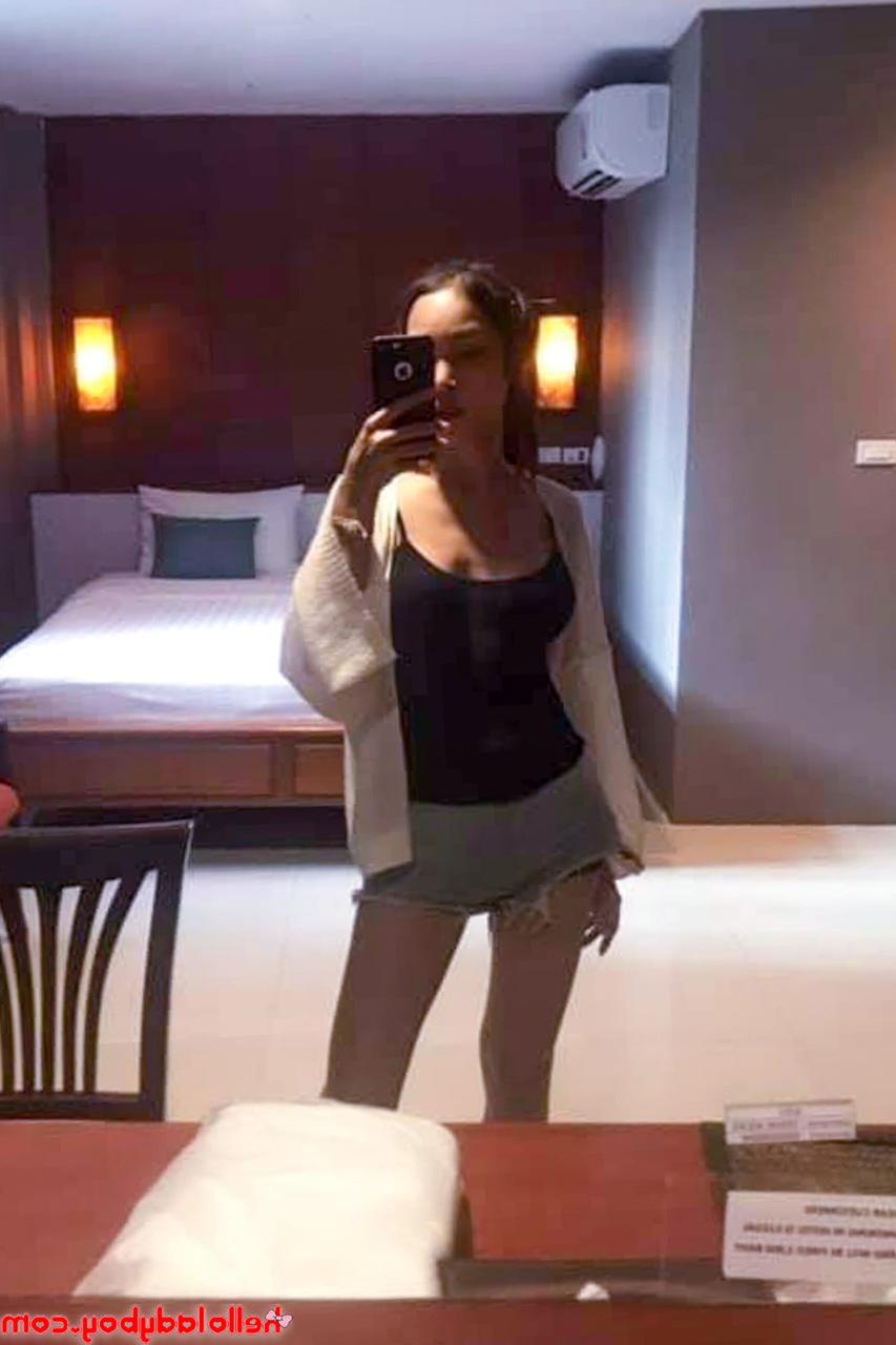 20P Hallo Ladyboy