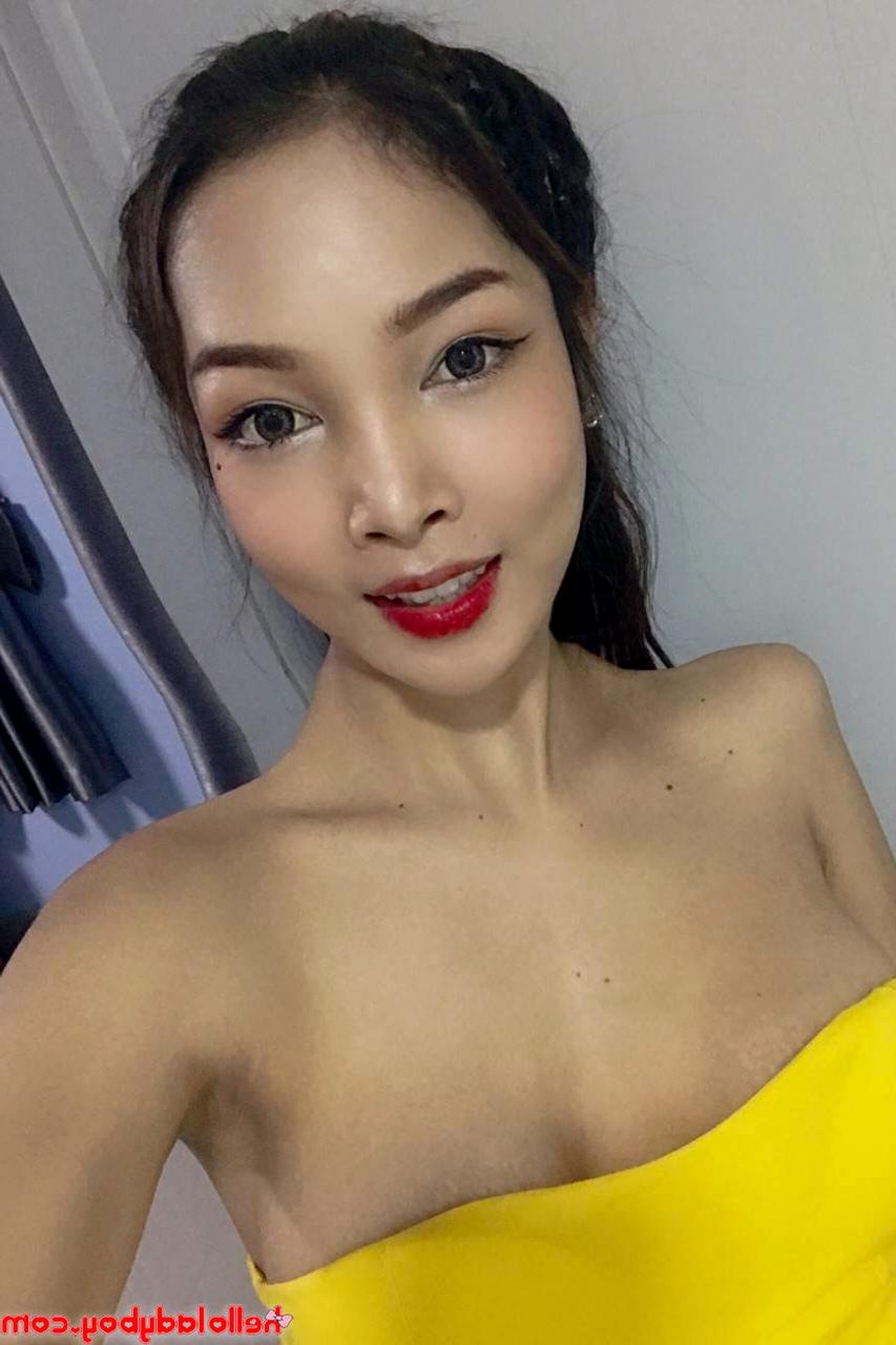 20P Hallo Ladyboy