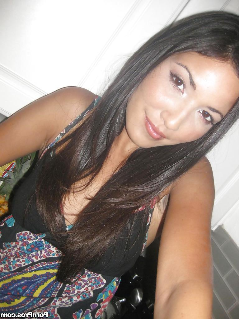 16P Pretty Latina ex-girlfriend Giselle Ibiza taking selfies of spread cunt