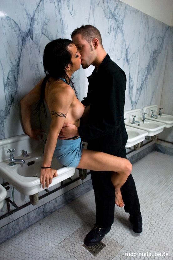 15P TS Seduction Sex Images