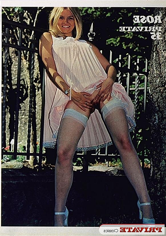 10P Lesbians from the early seventies tongue kiss before licking beavers