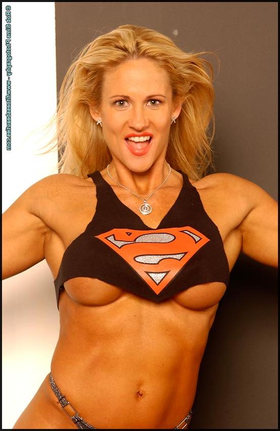 15P A modelo fitness loira gostosa Cynthia Bridges faz ótimas poses sem nudez