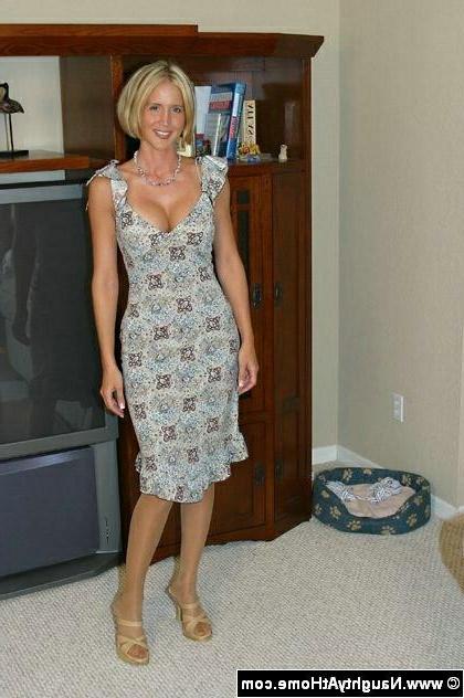 16P La encantadora ama de casa rubia Desirae Spencer muestra su magnífico cuerpo caliente en un ex