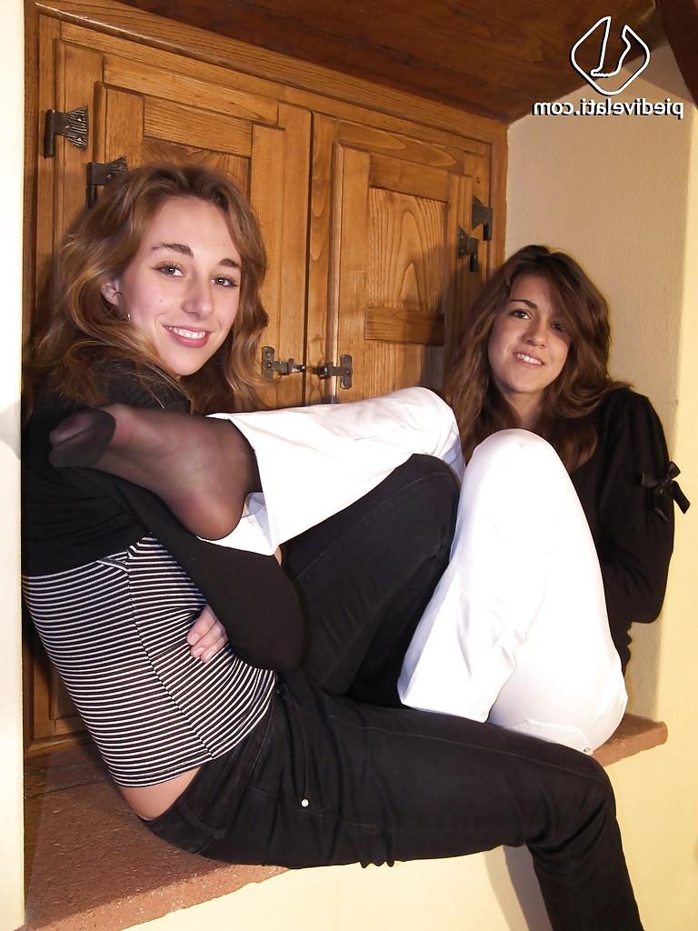 16P Amazing two pretty girls Costanza and Giorgia love to show their legs