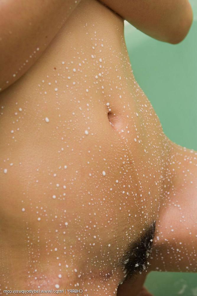 16P Ladyboy buceta com cereja XXX fotos