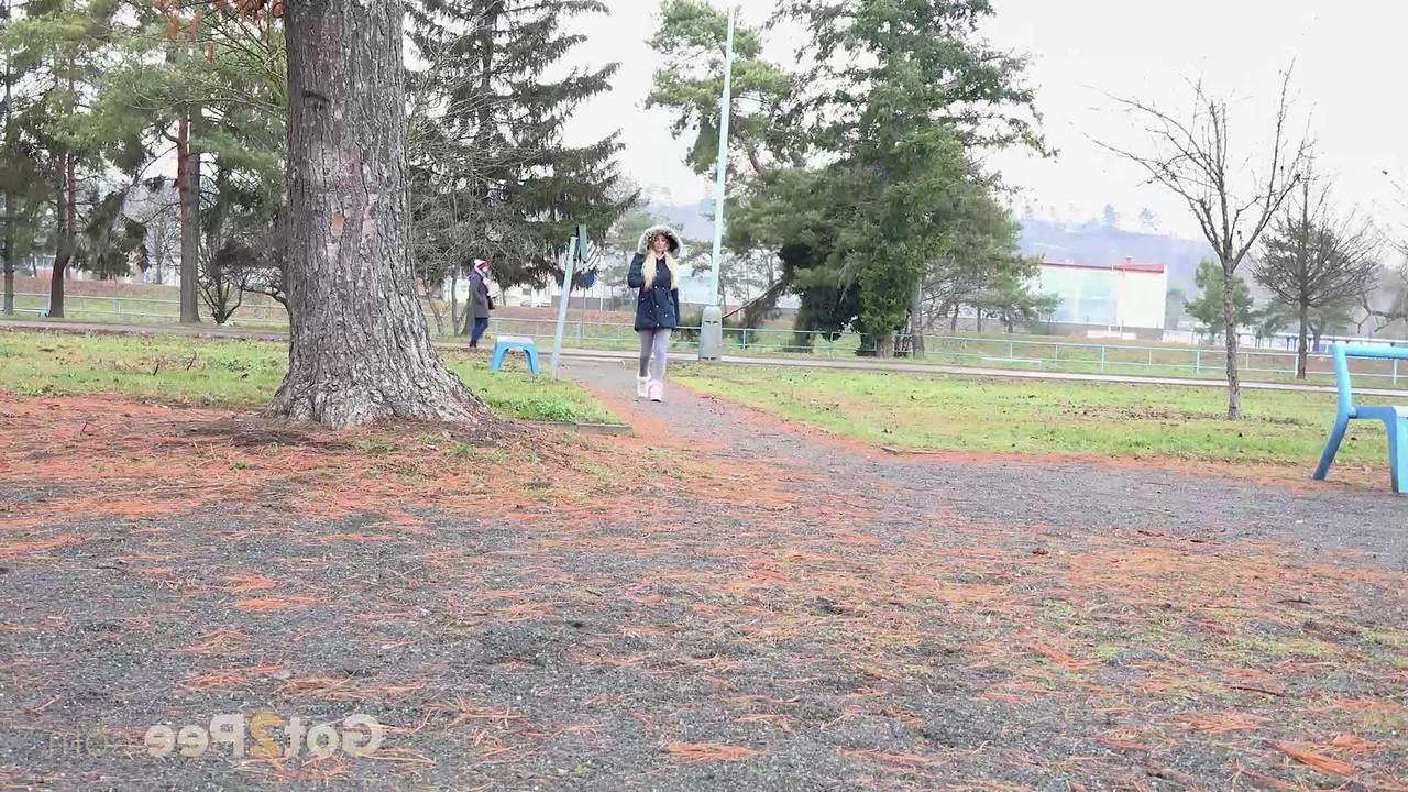 15P Blonde girl Victoria Pure pulls down her leggings to pee against a public tree