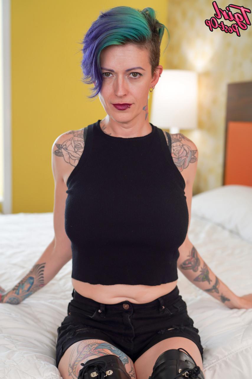 16P Slim MILF shemale Evie Eliot exposes her fake big tits and toys her butthole