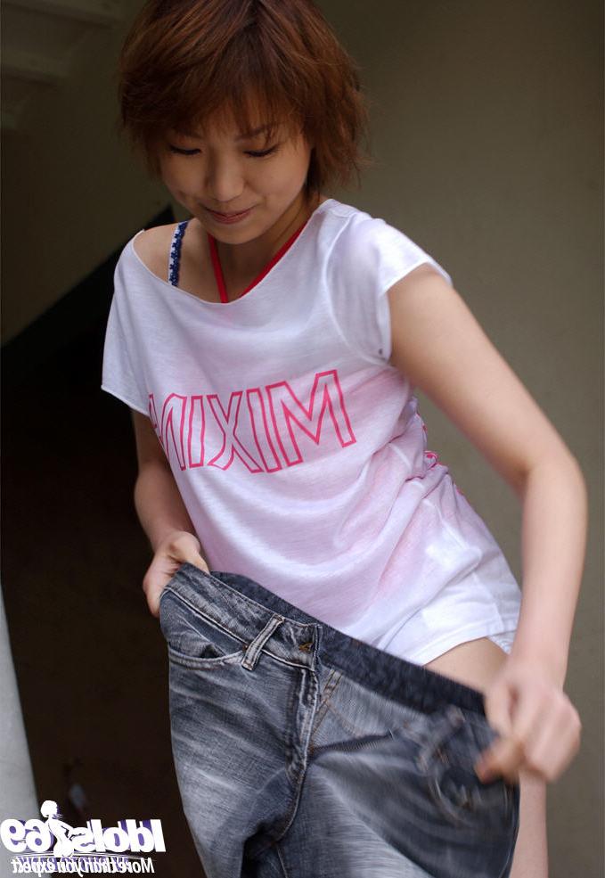 16P Lustful asian chick with petite ass stripping off her clothes
