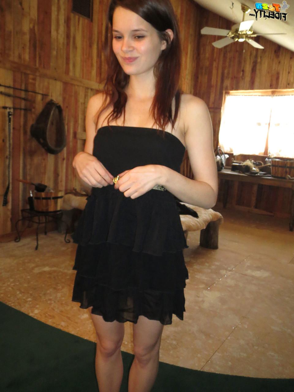 18P A linda adolescente Jenna J Rosss tira a roupa enquanto sonha em estar grávida por Ryan Madison