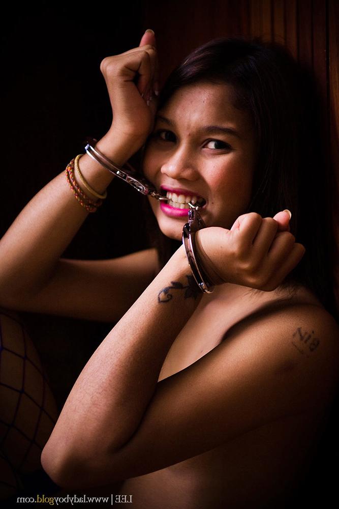 16P Ladyboy Gold protagonizada por Lee Desnuda XXX