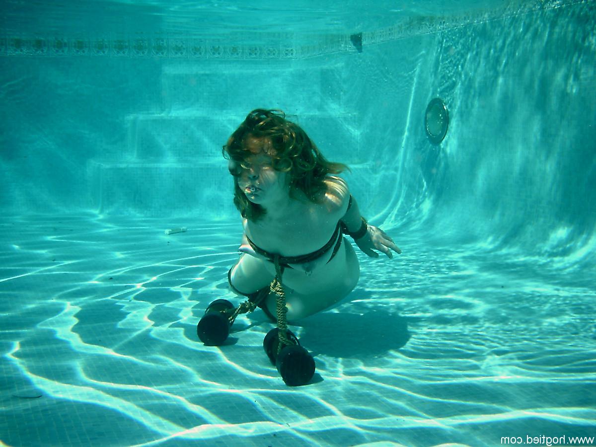 9P Curvaceous American MILF posing bound at the bottom of the pool