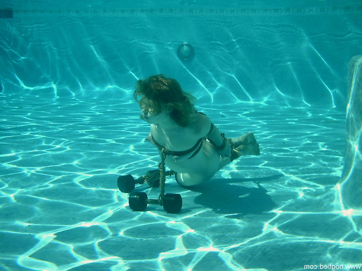 9P Curvaceous American MILF posing bound at the bottom of the pool