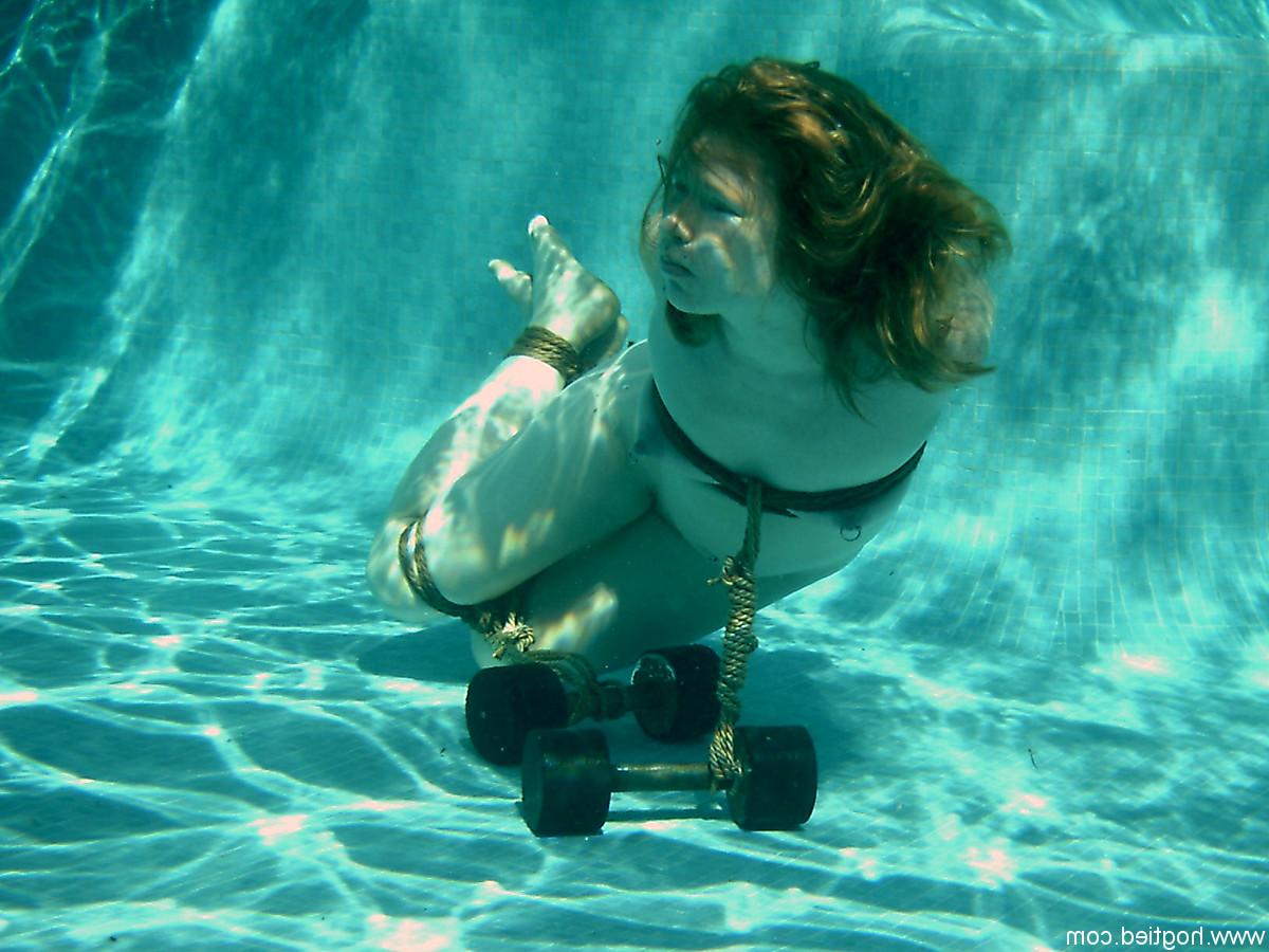 9P Curvaceous American MILF posing bound at the bottom of the pool