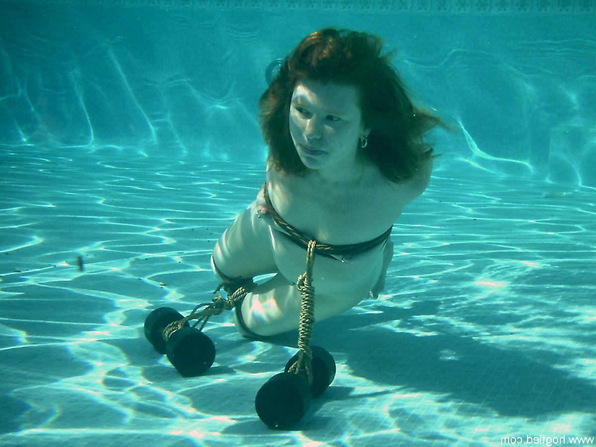 9P Curvaceous American MILF posing bound at the bottom of the pool