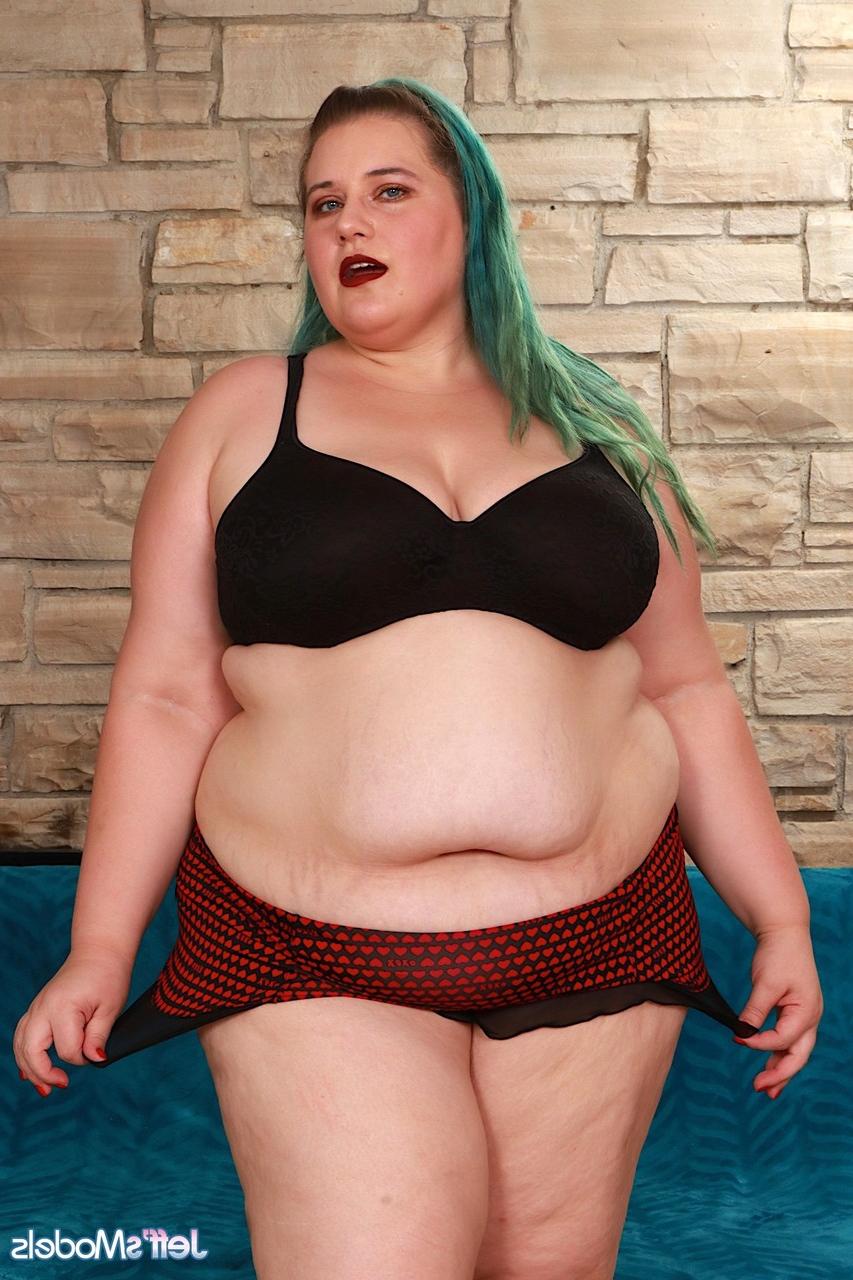 20P SSBBW Becki Butterfly takes a cumshot on her big tits after hardcore sex