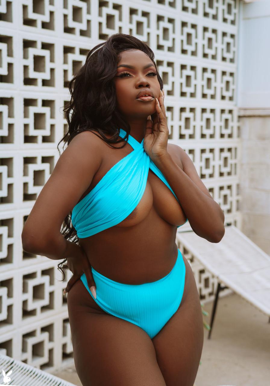 20P Curvy ebony model Aziza shows her natural tits and poses in the pool