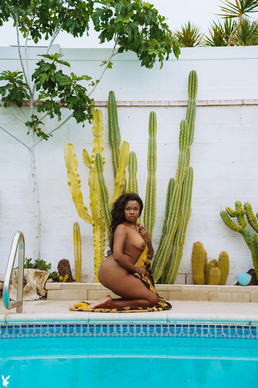 20P Curvy ebony model Aziza shows her natural tits and poses in the pool