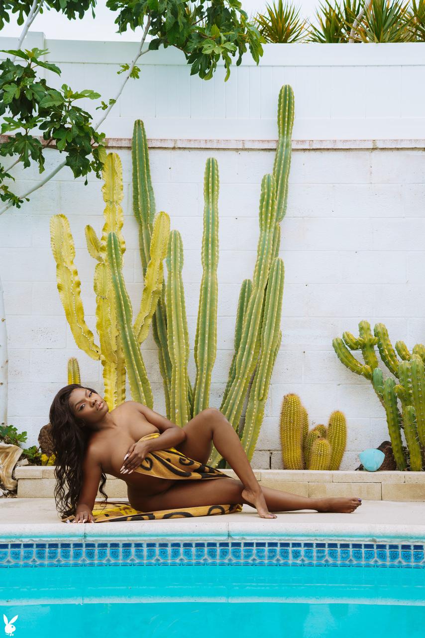 20P Curvy ebony model Aziza shows her natural tits and poses in the pool