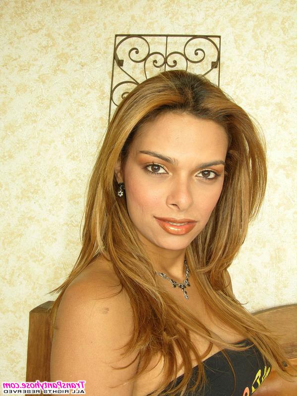 20P Транс в колготках голая XXX