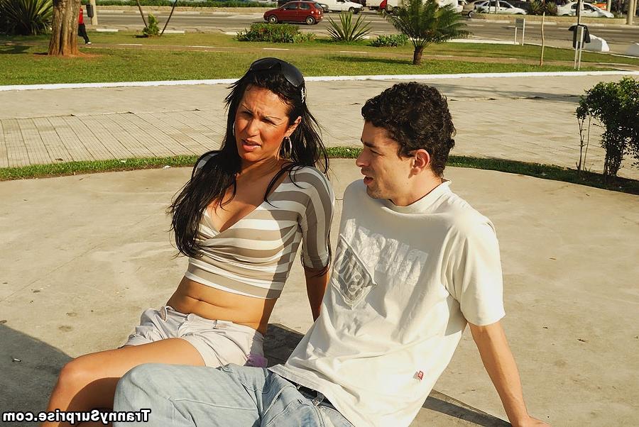 15P Travesti latina gostosa e peituda Wanessa Bismark levando uma surra sem camisinha