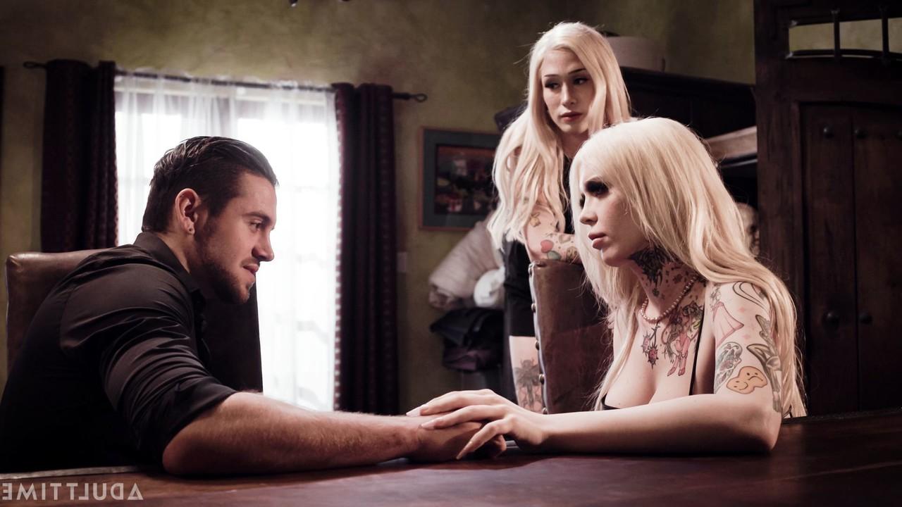 20P A travesti peituda Gracie Jane e sua madrasta safada fazem um trio fumegante