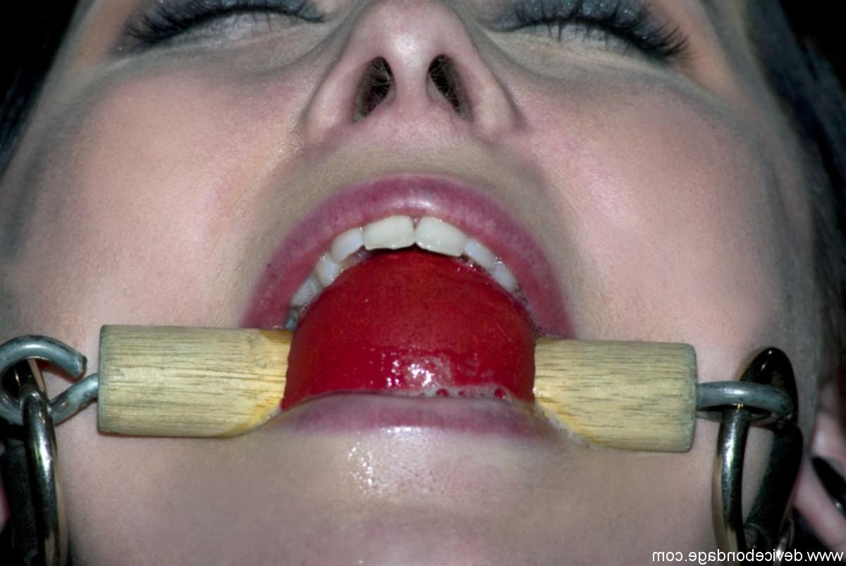 20P Bound and ball-gagged mom Alexa Von Tess gets caned in metal bondage action