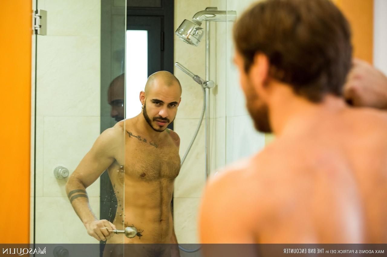 20P Novios gays pervertidos se chupan y se follan el culo en la cama