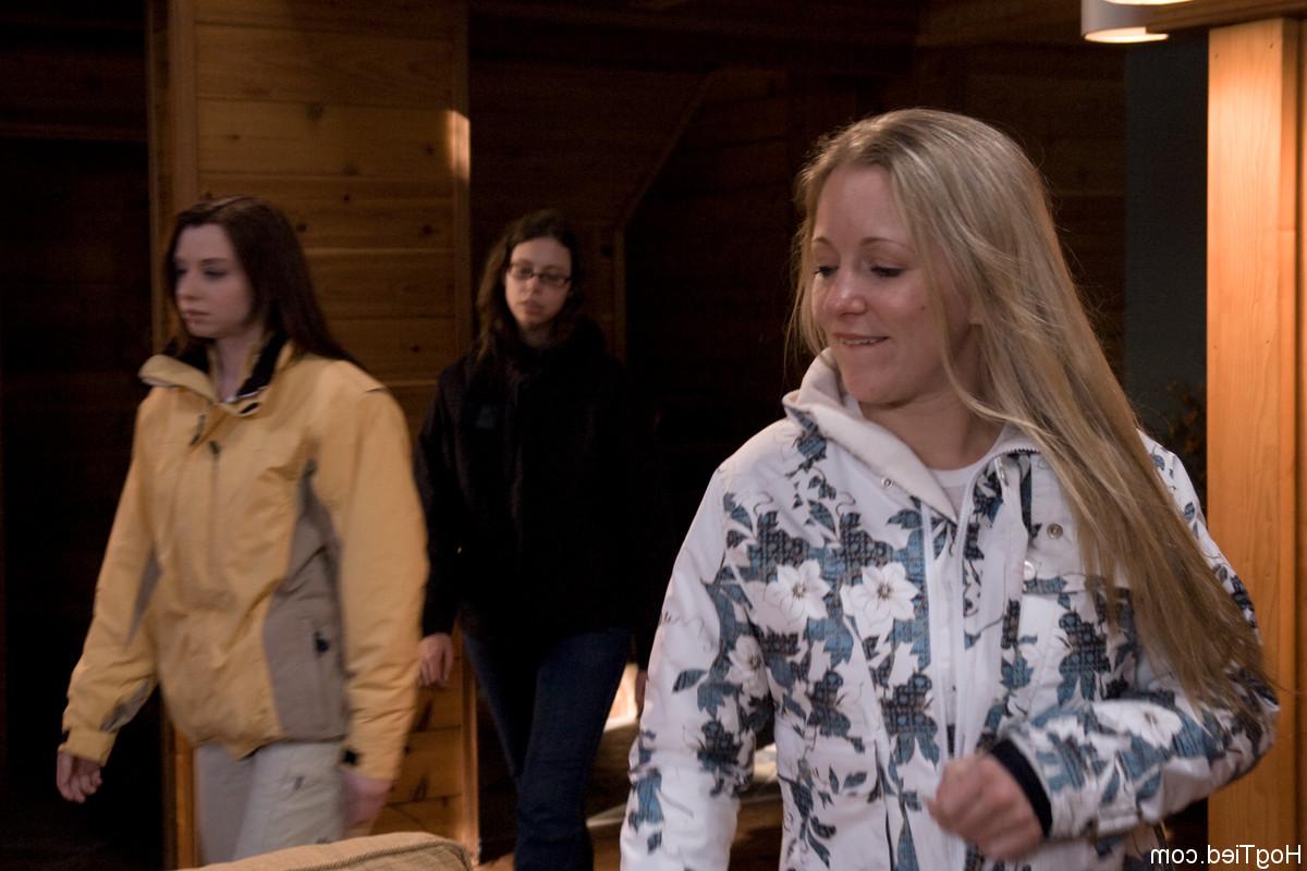 20P Lésbicas MILFs Dia Zerva e Amber Keen se envolvem em ação de brincar de buceta