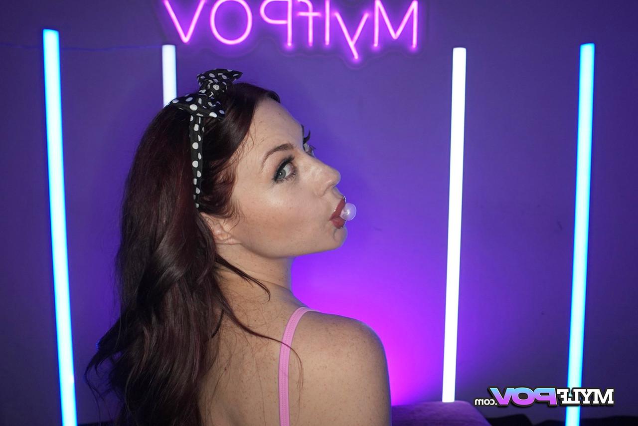 15P Jessica Ryan coloca os óculos durante o sexo POV