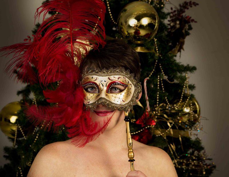20P Attraktive Amateurmodels posieren verführerisch in einer Weihnachtskompilation