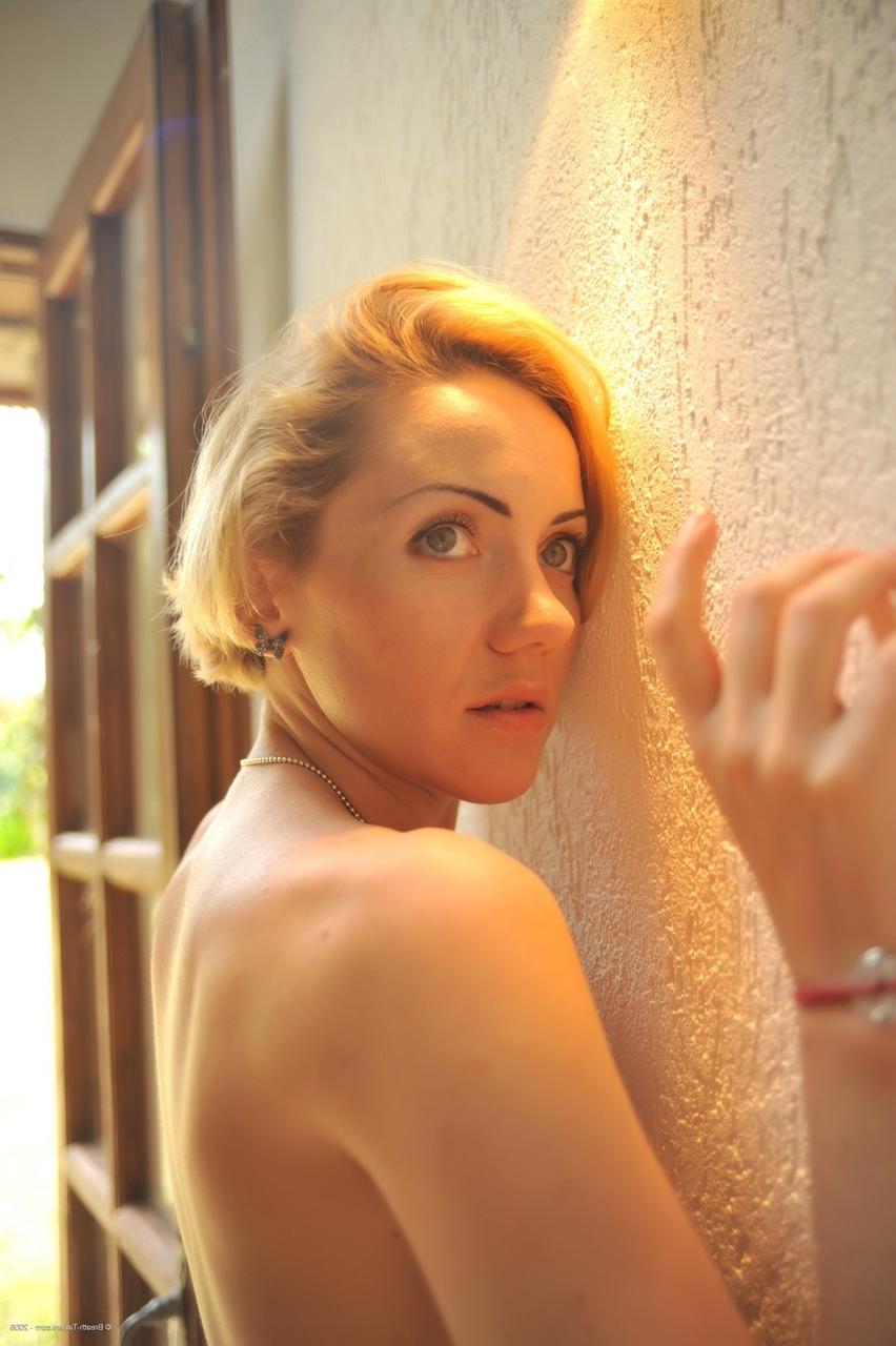 12P Glamour model Adriana strikes great solo poses while getting naked in heels