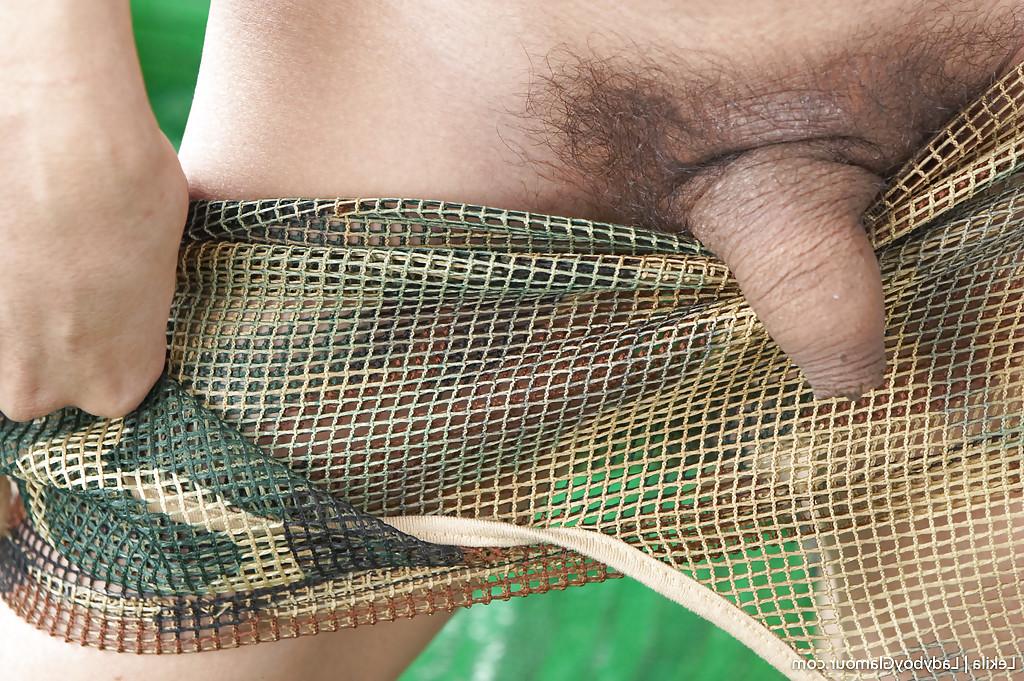 16P A peituda travesti tailandesa Lekila é uma jovem fofa com peitos perfeitos
