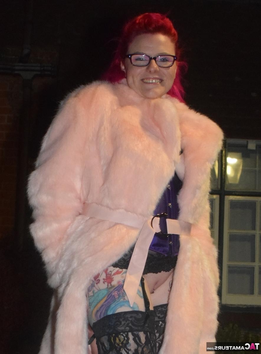 16P Redheaded amateur Mollie Foxxx flashes at night in a fur coat
