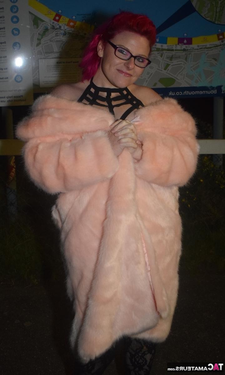 16P Redheaded amateur Mollie Foxxx flashes at night in a fur coat