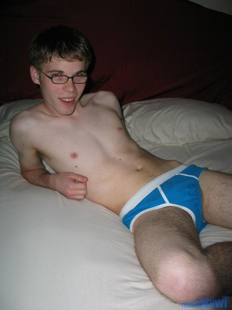 20P Nerdy twink in glasses Billy Gee shows his slim figure and jerks off his dick