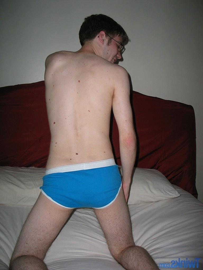 20P Nerdy twink in glasses Billy Gee shows his slim figure and jerks off his dick