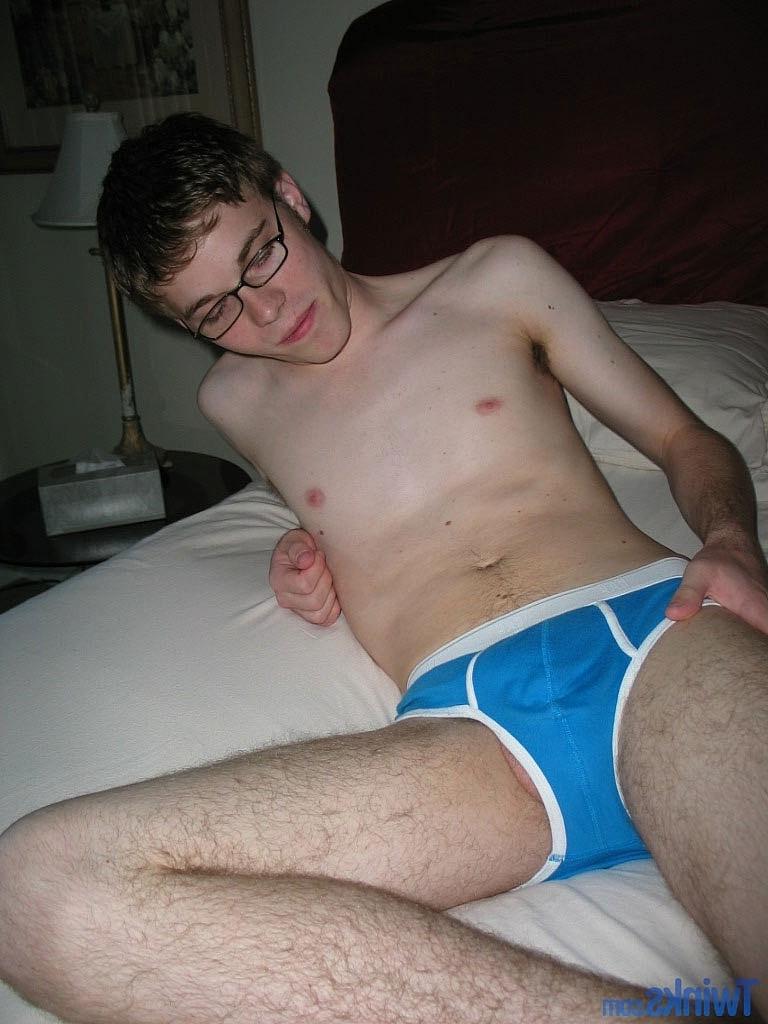 20P Nerdy twink in glasses Billy Gee shows his slim figure and jerks off his dick